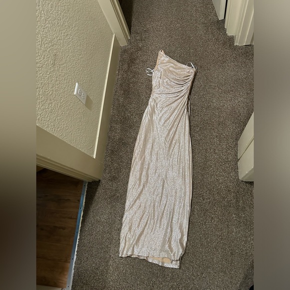 Golden formal dress - Picture 8 of 9